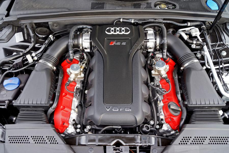 Моторный отсек Audi RS5 Cabriolet by Senner Tuning 2014 года  (фото 6 из 11)